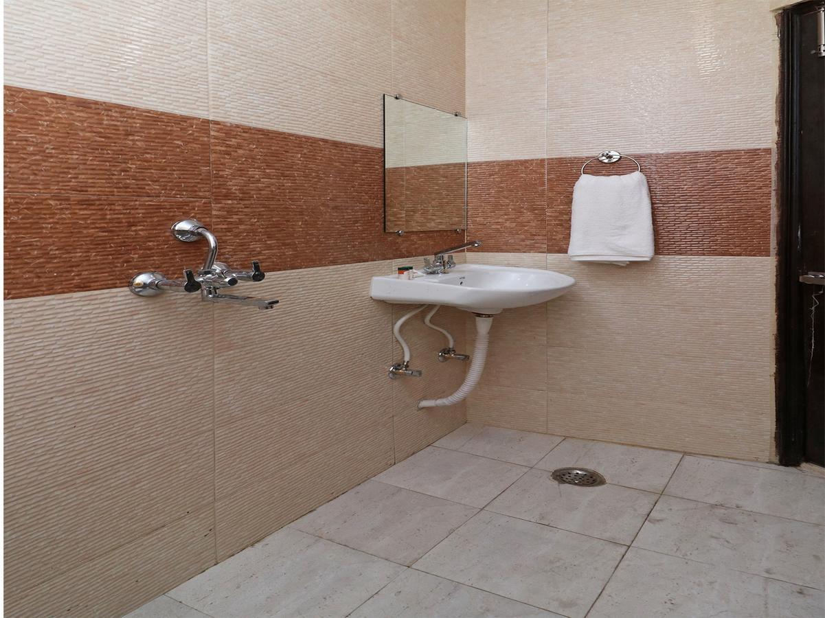 Oyo 11593 Hotel Aman Guest House New Delhi Exterior photo