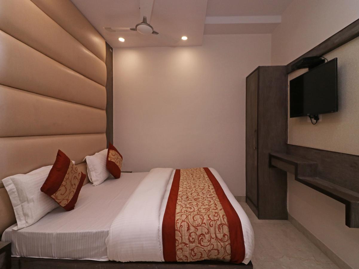 Oyo 11593 Hotel Aman Guest House New Delhi Exterior photo